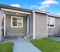 7053 W Ustick Rd in Boise, ID - Building Photo