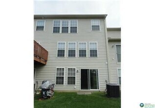 1047 Sparrow Way in Breinigsville, PA - Building Photo - Building Photo