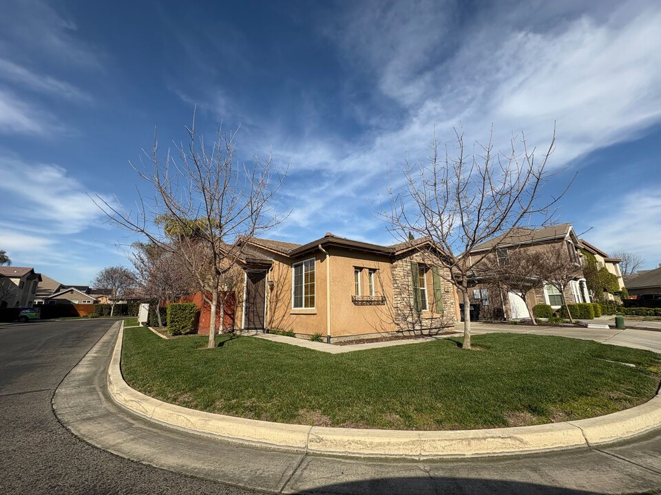 3828 Safford Ave in Visalia, CA - Building Photo