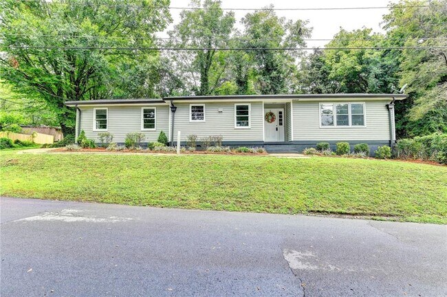 4910 N Lee St in Buford, GA - Building Photo - Building Photo
