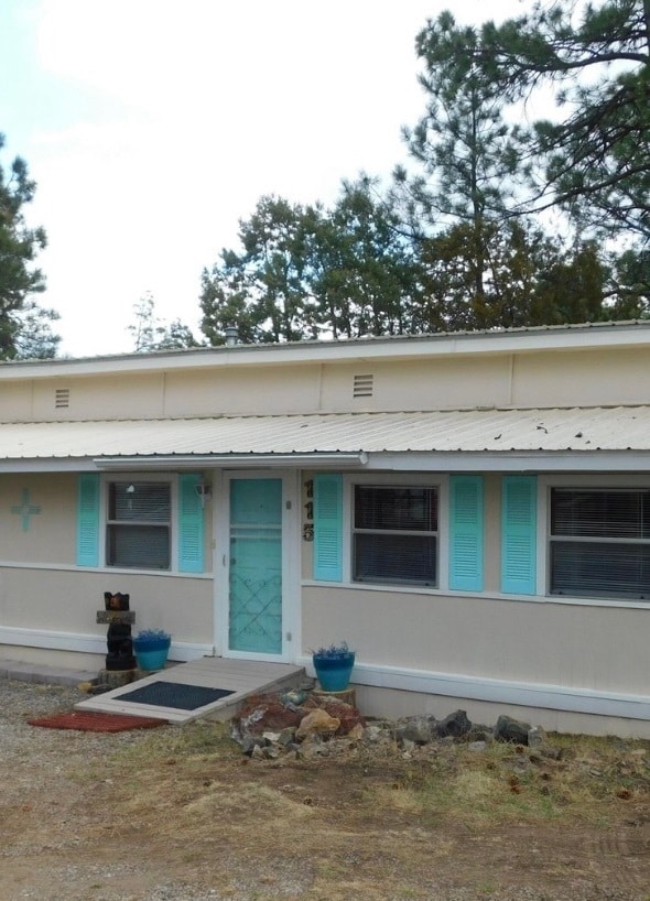 property at 115 Queen Aire Ct