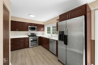 1705 College Green Dr in Elgin, IL - Building Photo - Building Photo