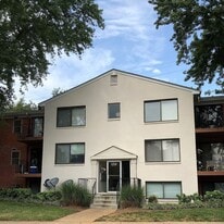 125F Clubhouse Dr SW in Leesburg, VA - Building Photo