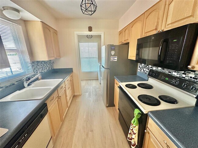 256 Windmeadows St in Altamonte Springs, FL - Foto de edificio - Building Photo