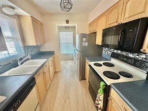 256 Windmeadows St in Altamonte Springs, FL - Building Photo - Building Photo