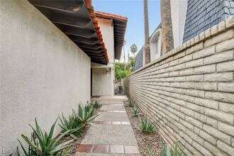 945 Vegas Valley Dr in Las Vegas, NV - Building Photo - Building Photo