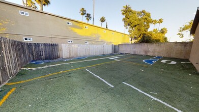 4831 Art St in San Diego, CA - Foto de edificio - Building Photo