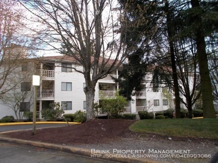 700 N 160th St in Shoreline, WA - Building Photo