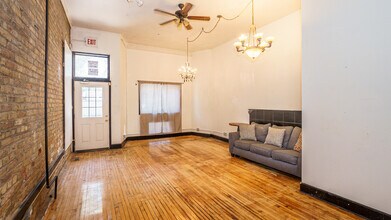 2230 W Belmont Ave-Unit -1 in Chicago, IL - Building Photo - Building Photo