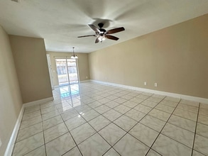 27 W Country Cove Way in Kissimmee, FL - Building Photo - Building Photo