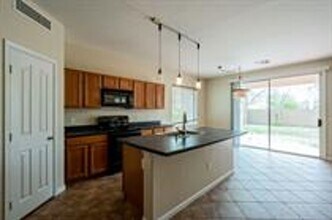7265 W Gardenia Ave in Glendale, AZ - Foto de edificio - Building Photo