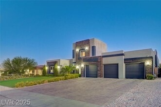 8081 W Ford Ave in Las Vegas, NV - Building Photo - Building Photo