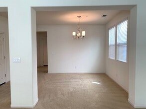 5325 Elderdown Way in Sacramento, CA - Building Photo - Building Photo