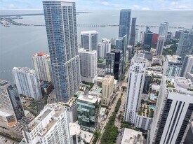 1060 Brickell Ave in Miami, FL - Building Photo