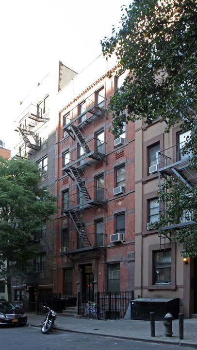 226 E 81st St in New York, NY - Building Photo