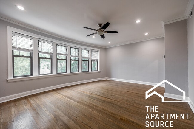 2238 N Sawyer Ave in Chicago, IL - Foto de edificio - Building Photo