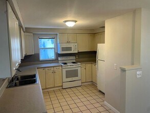 2173 Barry Dr in Ft. Myers, FL - Building Photo - Building Photo