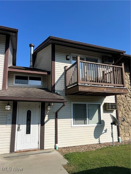 3695 Indian Run Dr in Canfield, OH - Building Photo