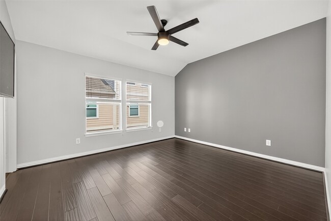 property at 1127 W 24th St