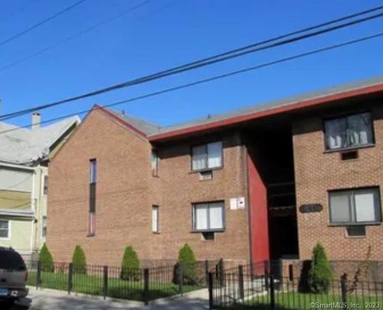 240 Oak St in Bridgeport, CT - Building Photo
