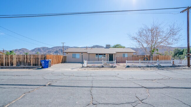 72065 Cactus Dr in Twentynine Palms, CA - Building Photo - Building Photo