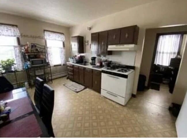 135 Cato St in Woonsocket, RI - Building Photo - Building Photo