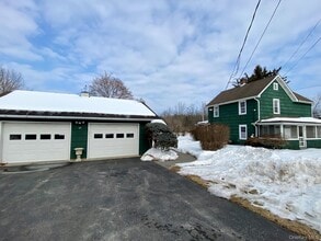 42 Amity Rd in Warwick, NY - Building Photo - Building Photo
