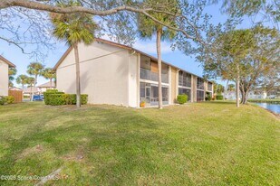 2125 Golf Isle Dr, Unit 1421 in Melbourne, FL - Building Photo