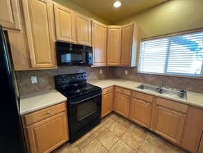 3 bed 3.5 Bath with Bonus Studio Suite Above Detached Garage! in Fort Collins, CO - Building Photo - Building Photo