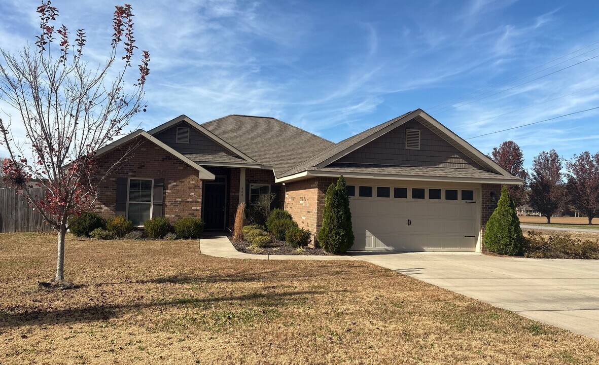 648 Piney Woods Rd in Owens Cross Roads, AL - Building Photo