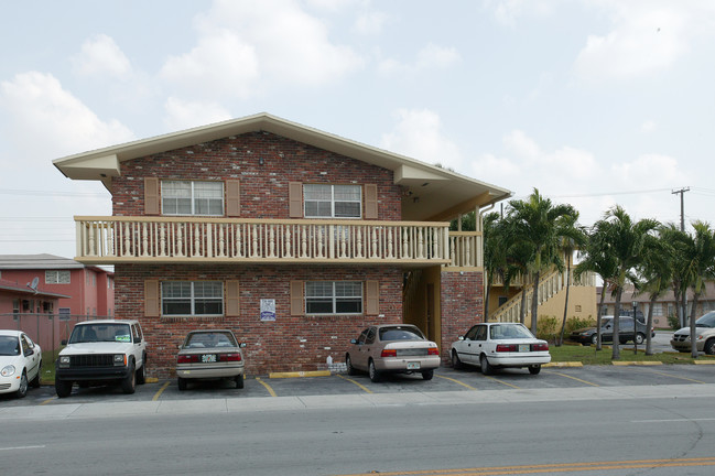 101 W 9th St in Hialeah, FL - Building Photo - Building Photo