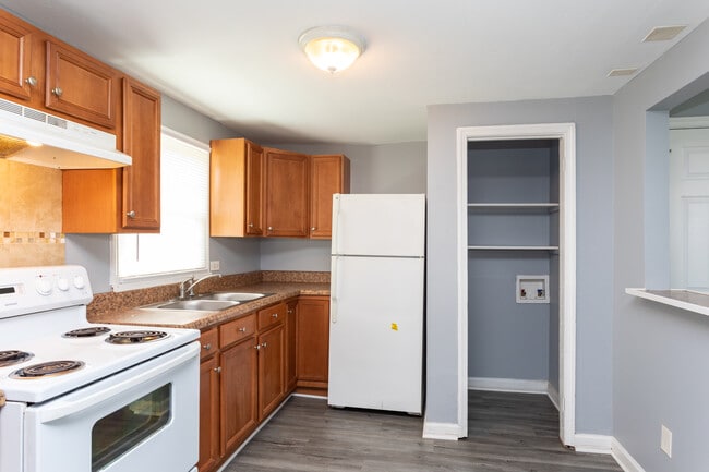 King George Townhomes in Fayetteville, NC - Foto de edificio - Interior Photo