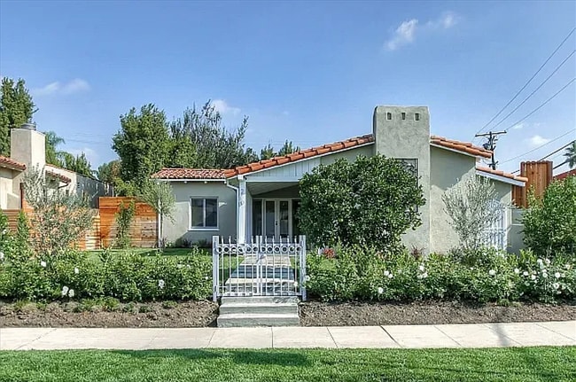 property at 210 S Vista St