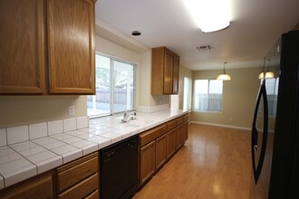 8727 Summer Pointe Dr in Elk Grove, CA - Building Photo - Building Photo