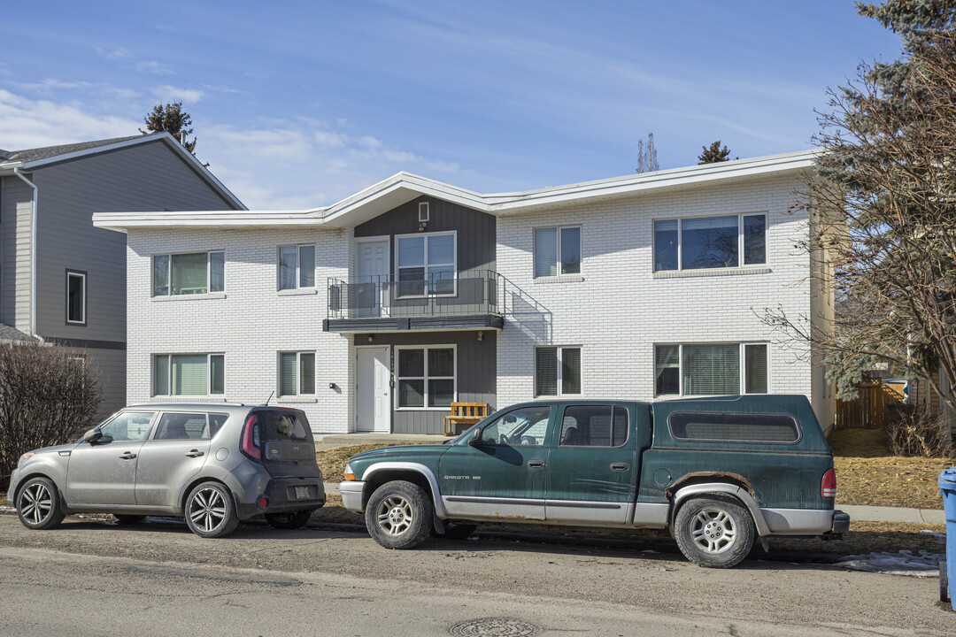 1417 1 St NE in Calgary, AB - Building Photo