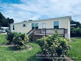 722 Higgins Rd in North Fort Myers, FL - Building Photo