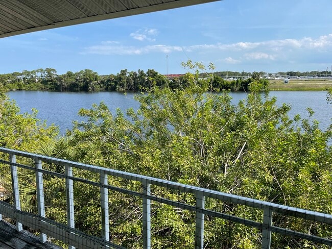 2865 Kirby Cir NE, Unit UnitA in Palm Bay, FL - Building Photo - Building Photo