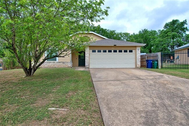 12100 Lavinia Ln in Austin, TX - Building Photo - Building Photo