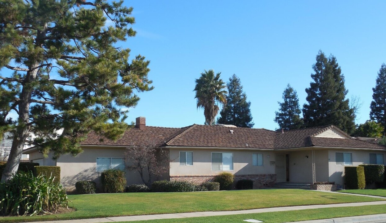 1198 E Palo Alto Ave in Fresno, CA - Building Photo
