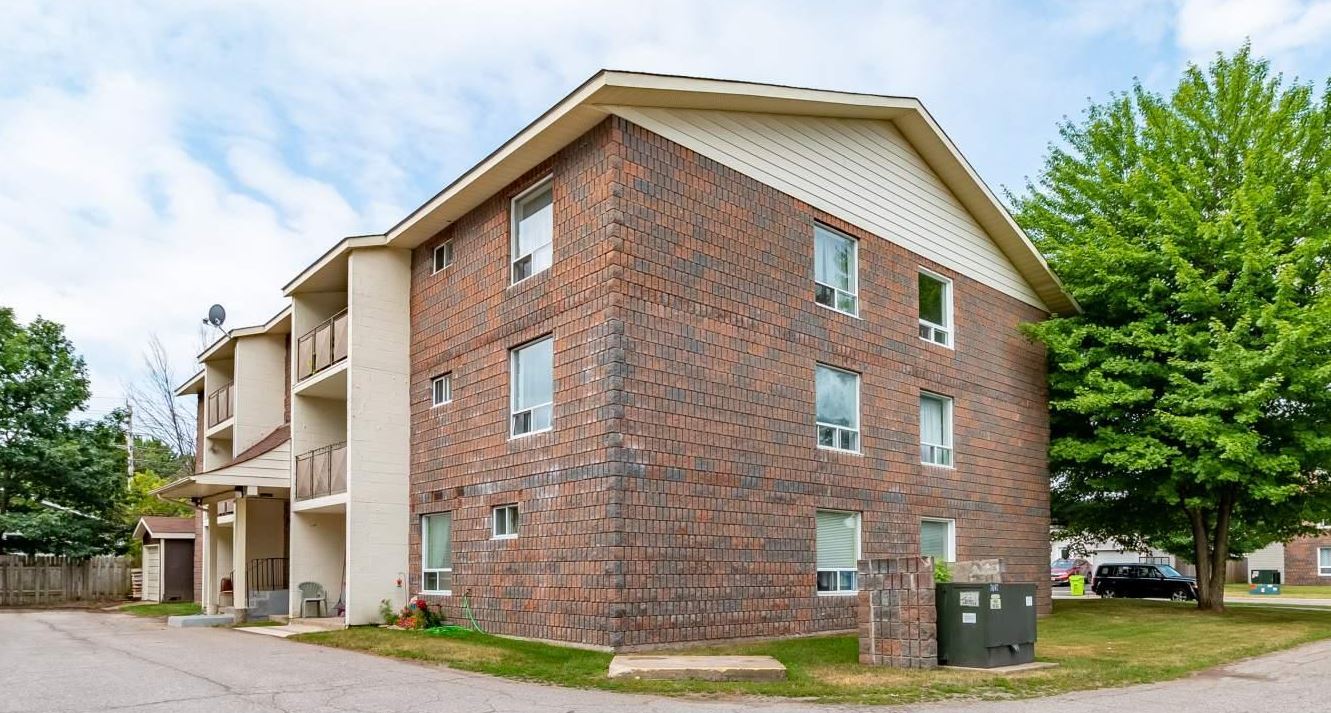 Fox Court Apartments in Sault Ste Marie, ON - Building Photo