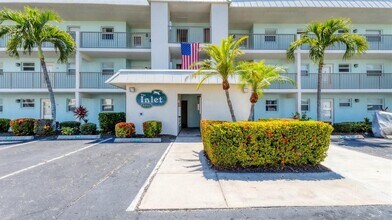 9200 Midnight Pass Rd in Sarasota, FL - Building Photo - Building Photo