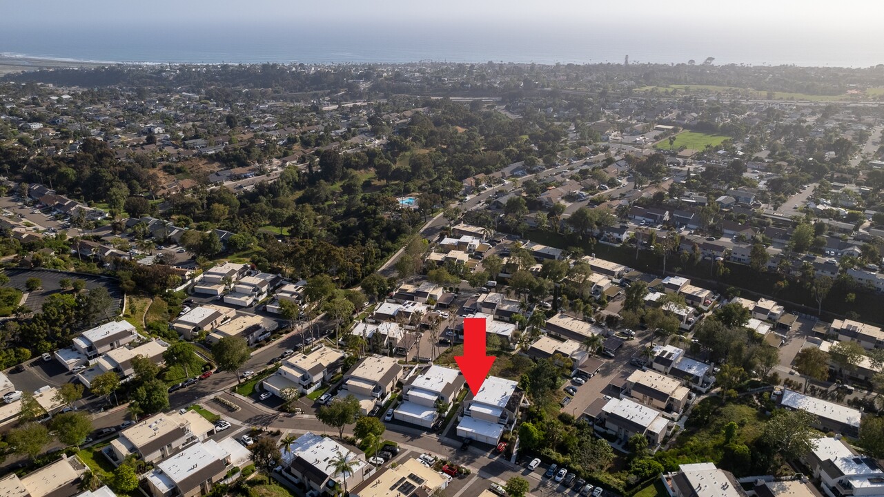 1424 Caminito Septimo in Encinitas, CA - Foto de edificio