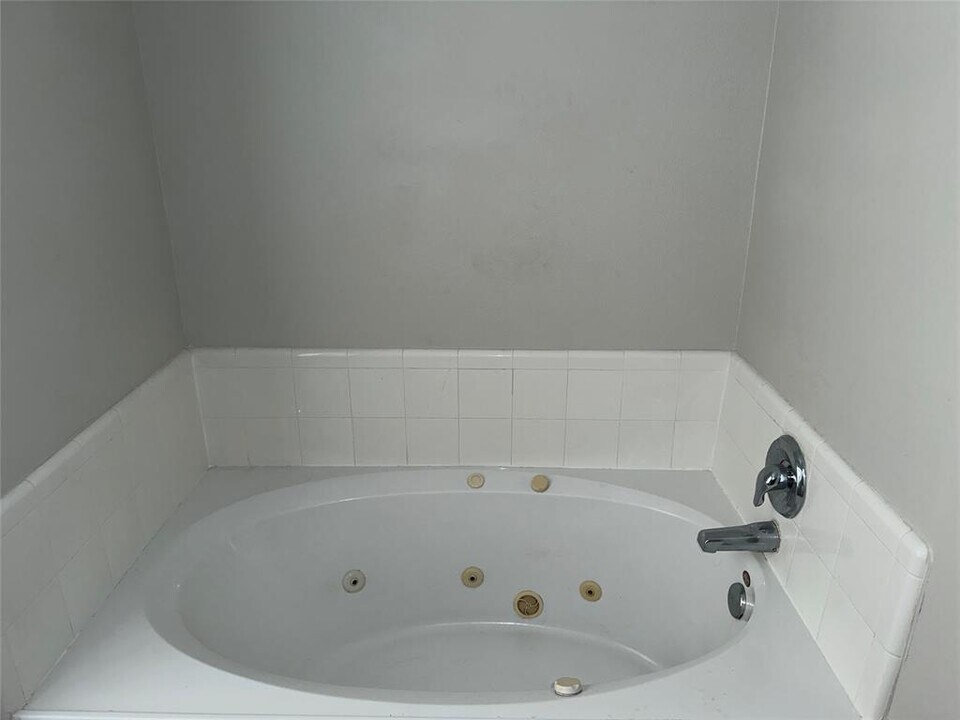 15706 Pin Oak Ridge St Photo