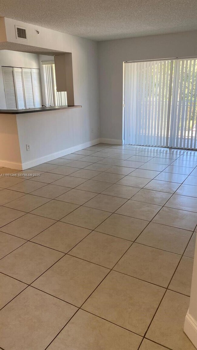 155 NW 96th Ter, Unit 201 in Pembroke Pines, FL - Building Photo - Building Photo