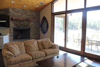 2450 S White Mountain Rd in Show Low, AZ - Foto de edificio - Building Photo