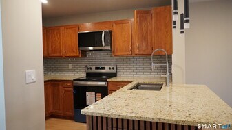 103 Willow Springs in New Milford, CT - Building Photo