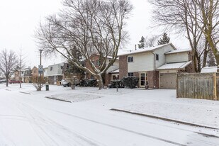 41 Ardgowan Cres in Toronto, ON - Building Photo
