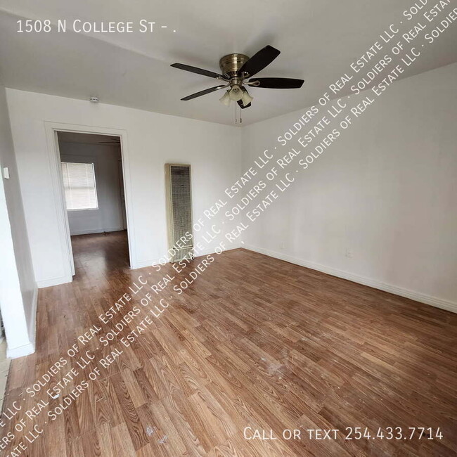 1508 N College St in Killeen, TX - Foto de edificio - Building Photo