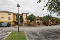 La Via Condominiums in Pembroke Pines, FL - Foto de edificio - Building Photo