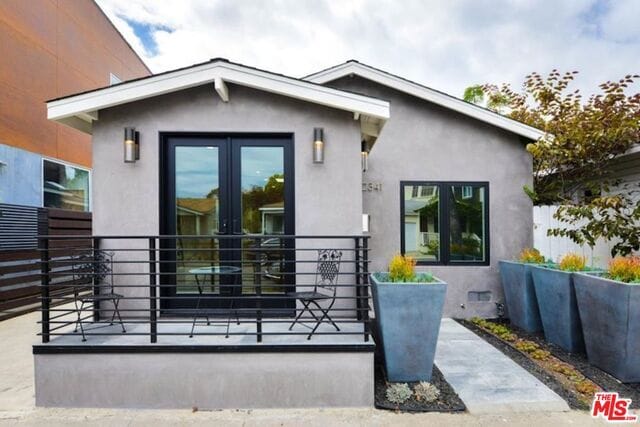2341 Beach Ave in Los Angeles, CA - Building Photo
